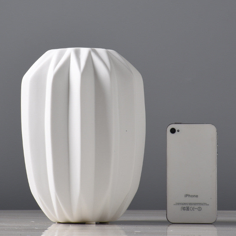 White Ceramic Vase Decoration Fashion